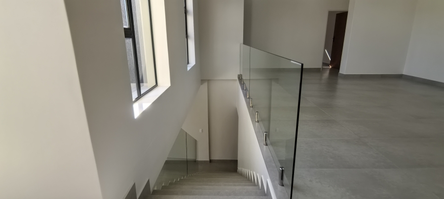 5 Bedroom Property for Sale in Outeniquasbosch Western Cape